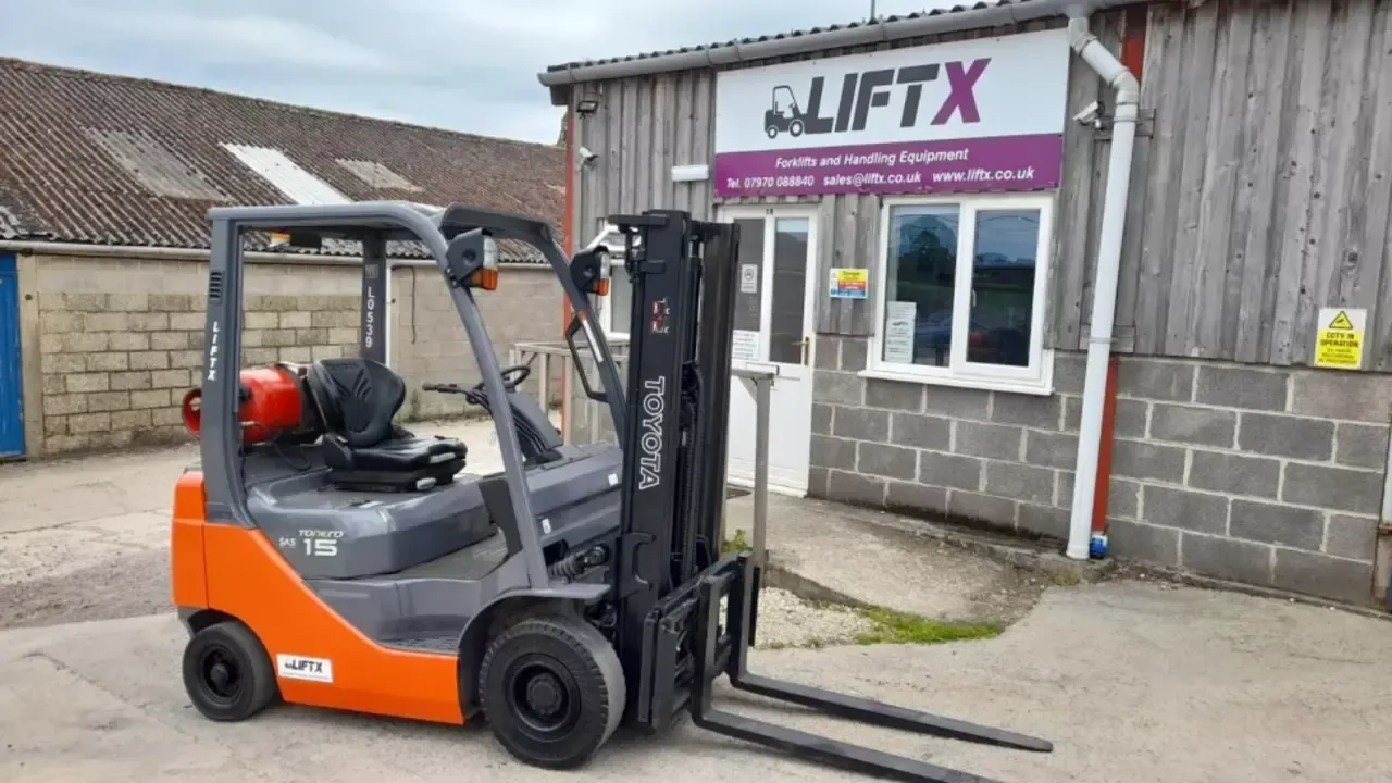 Reach truck rental in Houston warehouse